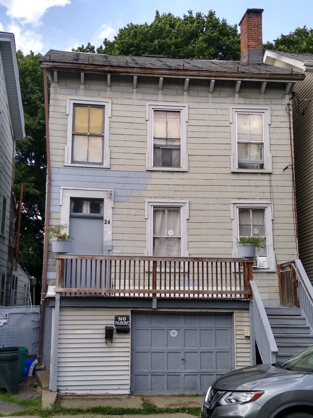 2 bedroom 1st floor apartment - 34 Gifford Ave