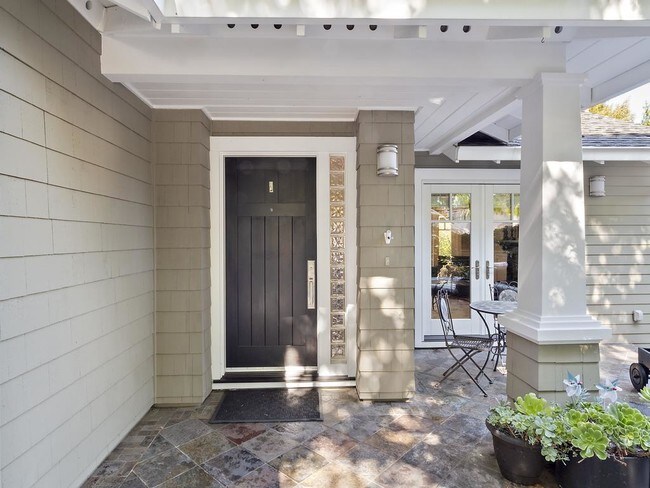 Foto del edificio - 1592 Columbus Ave