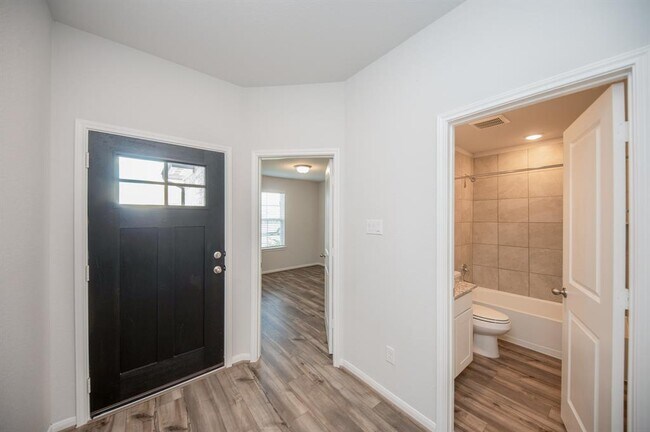 Foto del edificio - 2529 Yelverton Glen Dr