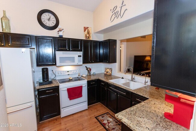 Foto del edificio - LOVELY SINGLE LEVEL 3 BEDROOM W/DEN 2 BATH PEORIA HOME VERY CLEAN!