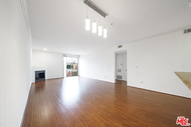 Building Photo - 625 S Berendo St