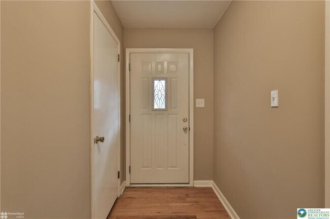 Foto del edificio - 900 Mine Lane Rd