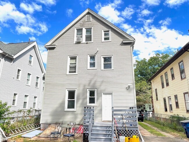 Foto del edificio - 394 Shelton Ave