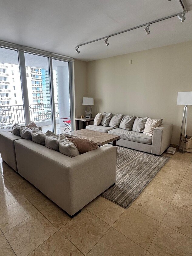 Foto principal - 801 Brickell Key Blvd