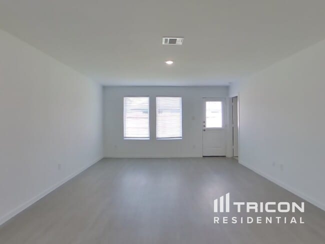 Building Photo - 3009 fantasy Terrace Dr