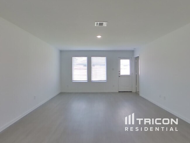 Foto del edificio - 3009 fantasy Terrace Dr