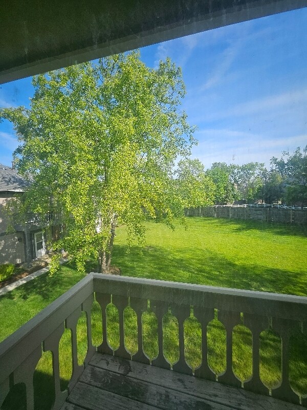 Foto del edificio - 341 Birchwood Ct