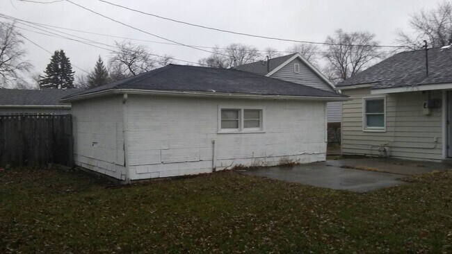 Building Photo - 7962 Birch Dr