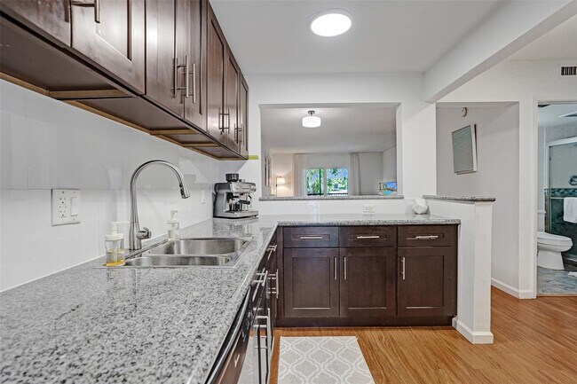 Foto del edificio - 2350 NE 14th Street Causeway