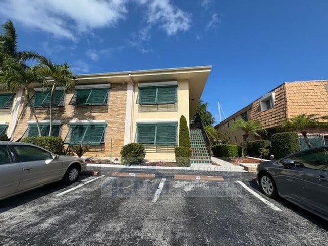 Building Photo - 120 Isle of Venice Dr