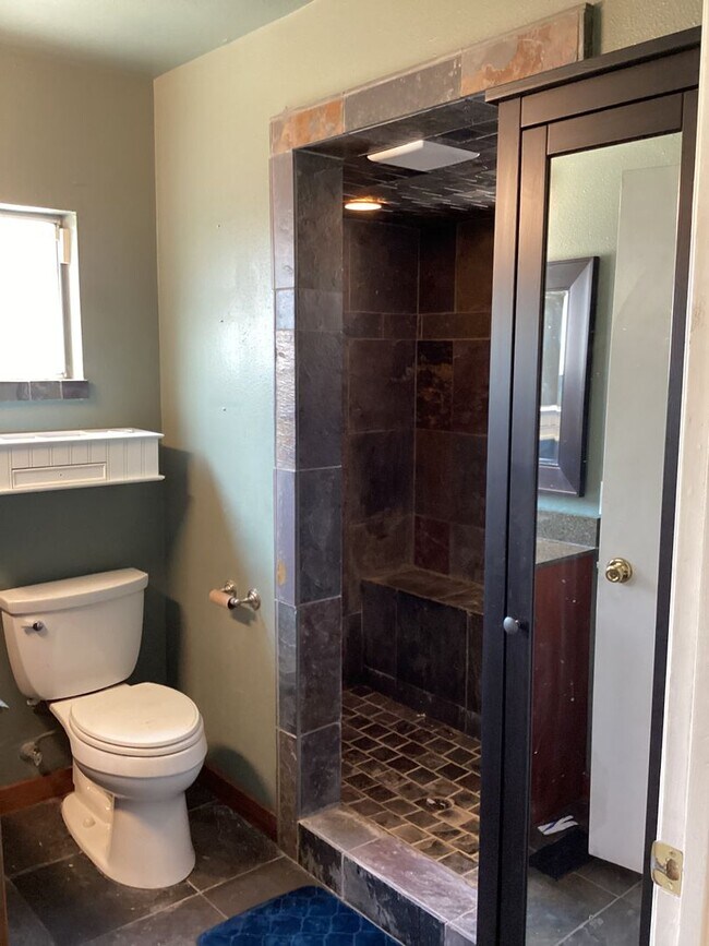 Building Photo - This 3 bedroom 2 bathroom home is walking ...