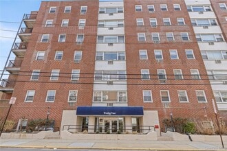 Building Photo - 750 Shore Rd