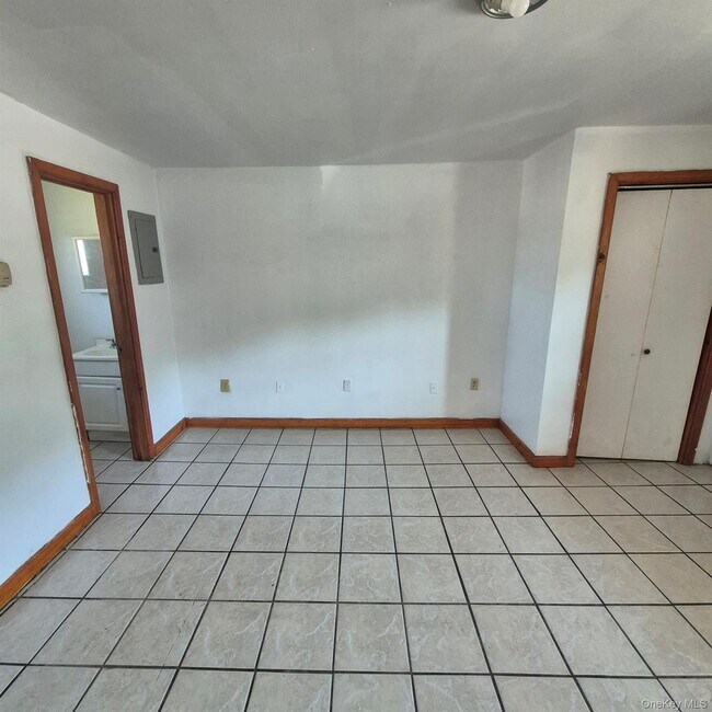 Foto del edificio - 2071 Ulster Ave