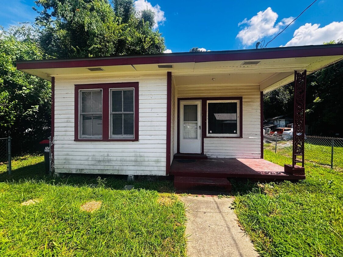 Primary Photo - 3 Bedroom, 1 Bathroom House is Available Now!