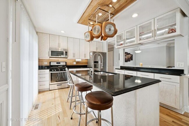 Building Photo - 4 bedroom in Naperville IL 60563