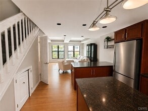 Building Photo - 133 Walton St