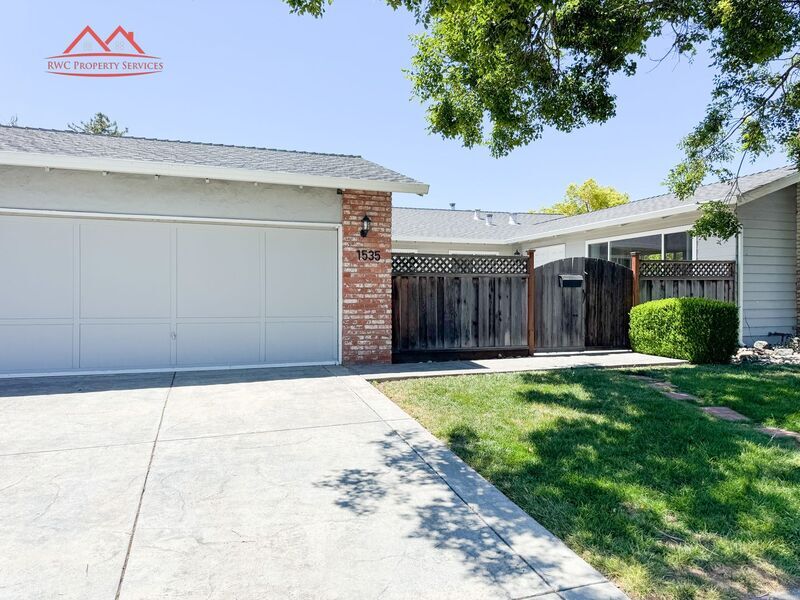 Primary Photo - 1535 Albatross Dr