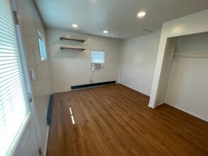 Building Photo - 309 8th St