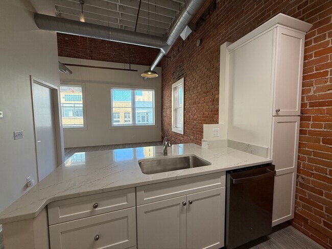 Building Photo - 209 S 4th Ave