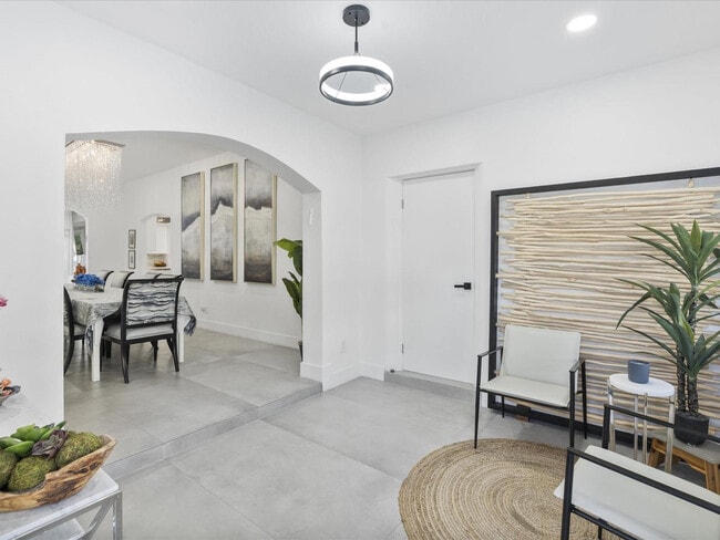 Foto del edificio - 9232 Harding Ave