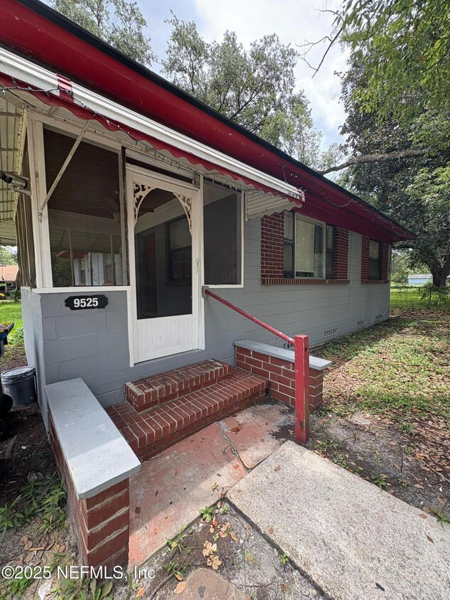 Primary Photo - 9525 Kentucky St