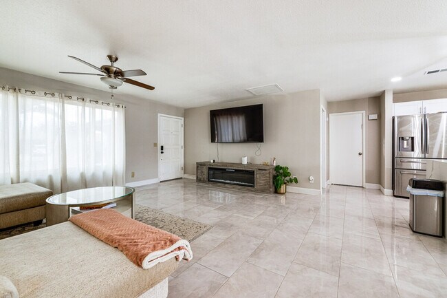 Foto del edificio - 903 W Harvard Dr