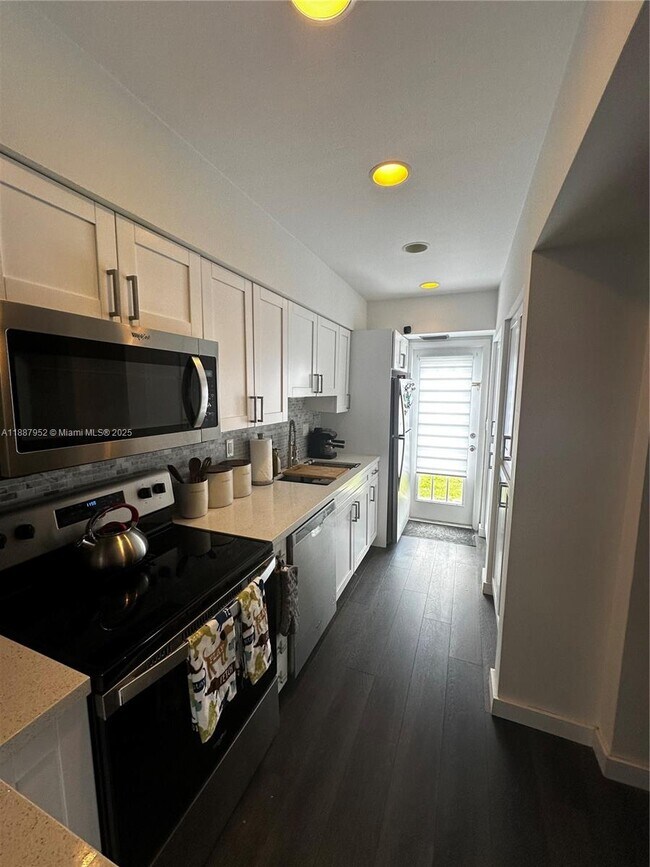 Foto del edificio - 3971 Coral Springs Dr