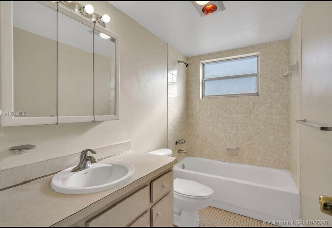 Foto del edificio - 15600 NW 7th Ave
