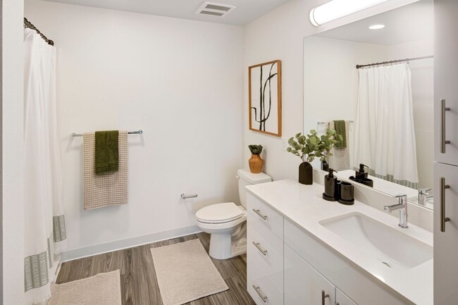 Interior Photo - ShareWESTSIDE