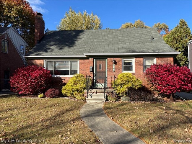 Building Photo - 2405 Pembroke Rd