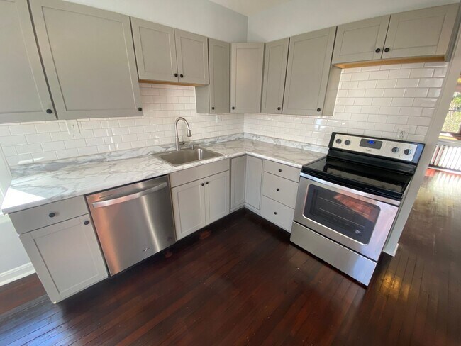 Foto del edificio - Large, Three-Bedroom Home in Devou Park