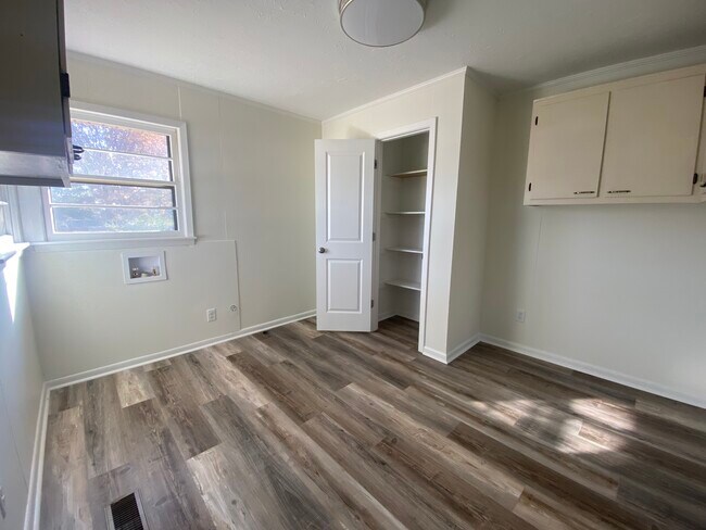 Laundry room - 3704 Aggie Rd