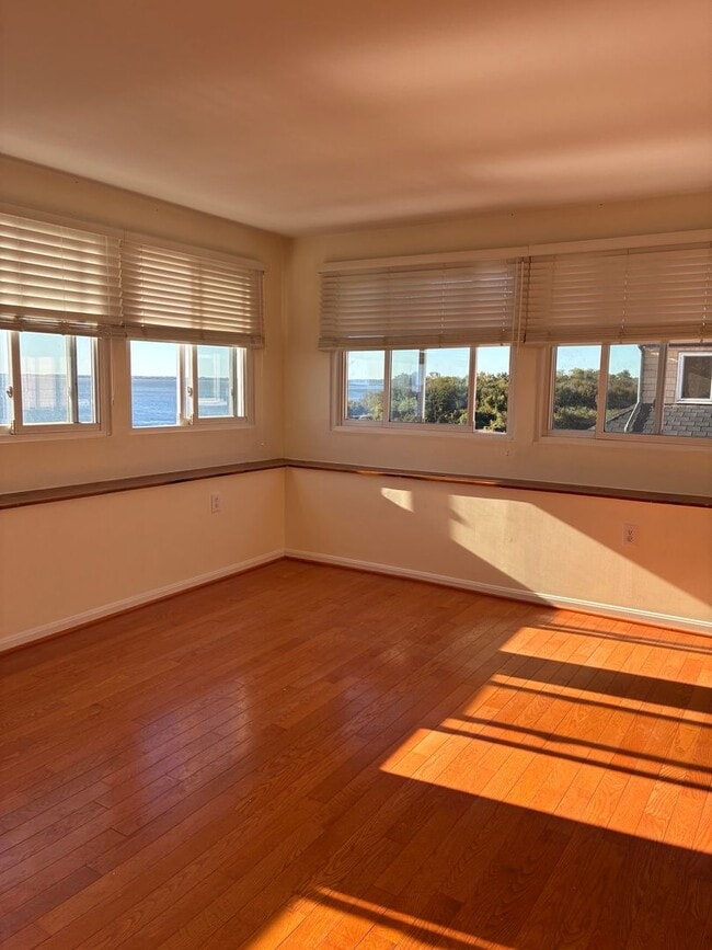 Foto del edificio - 1 Bedroom Waterfront Condo in Historic Dow...