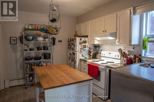 Building Photo - 338 St Clarens Ave