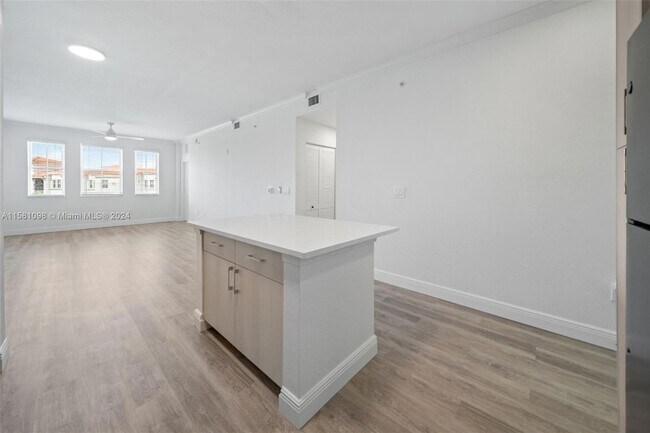 Foto del edificio - 10170 SW 7th St