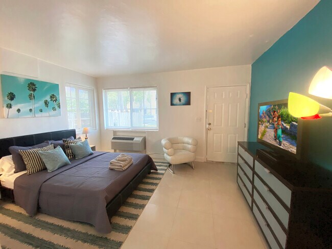 Foto del edificio - 7504 Byron Ave