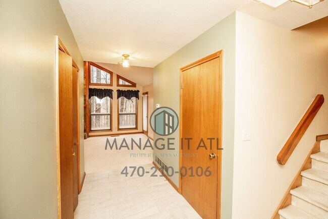 Building Photo - Beautiful 4-bedroom, 3-bathroom house loca...