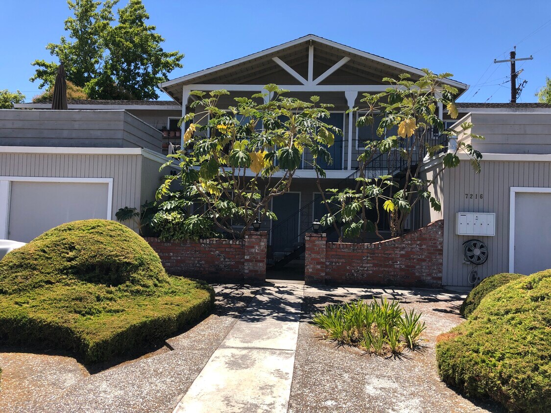 Primary Photo - 7216 Coronado Dr