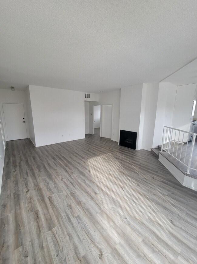 Foto del edificio - 14605 Burbank Blvd