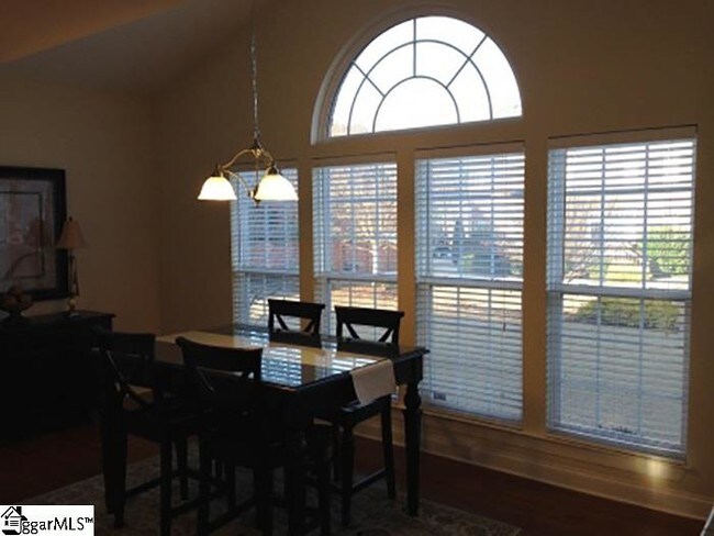 Building Photo - 105 Highgrove Ct