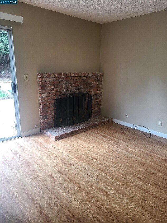 Building Photo - 498 Santander Dr