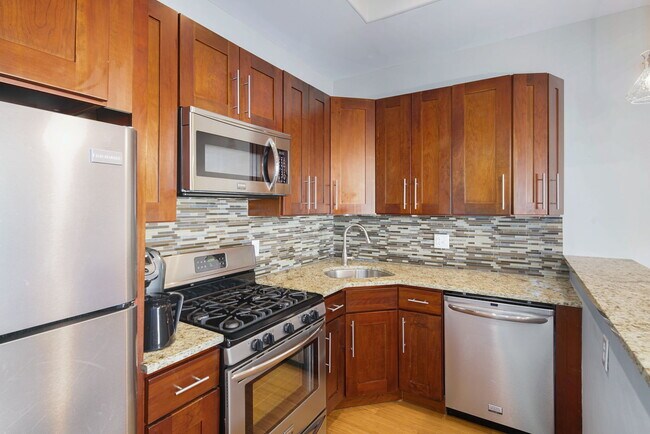 Building Photo - 1529 Fairmount Ave