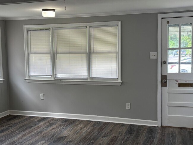 Building Photo - Cozy 2 Bedroom and 2 Baths