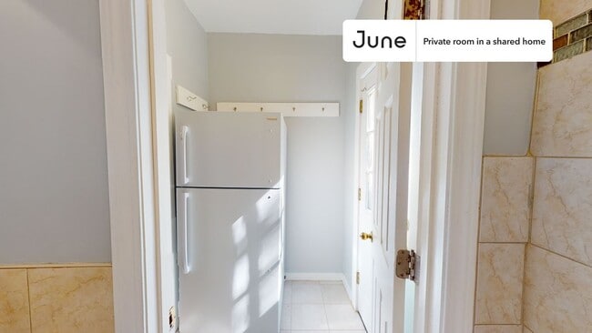 Building Photo - Room in Shared 7 bed/2 bath home