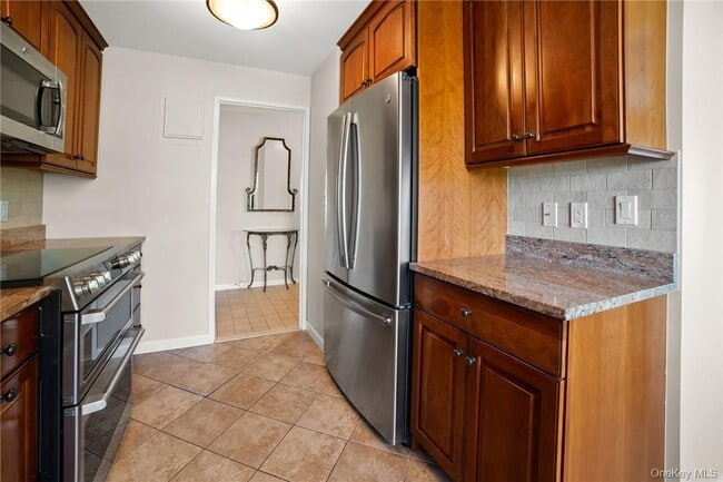 Building Photo - 300 High Point Dr