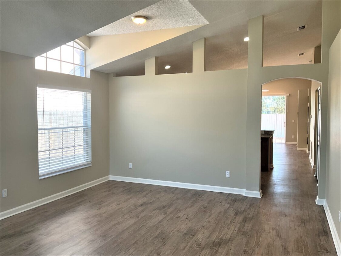 Foto principal - 2081 Shannon Lakes Blvd