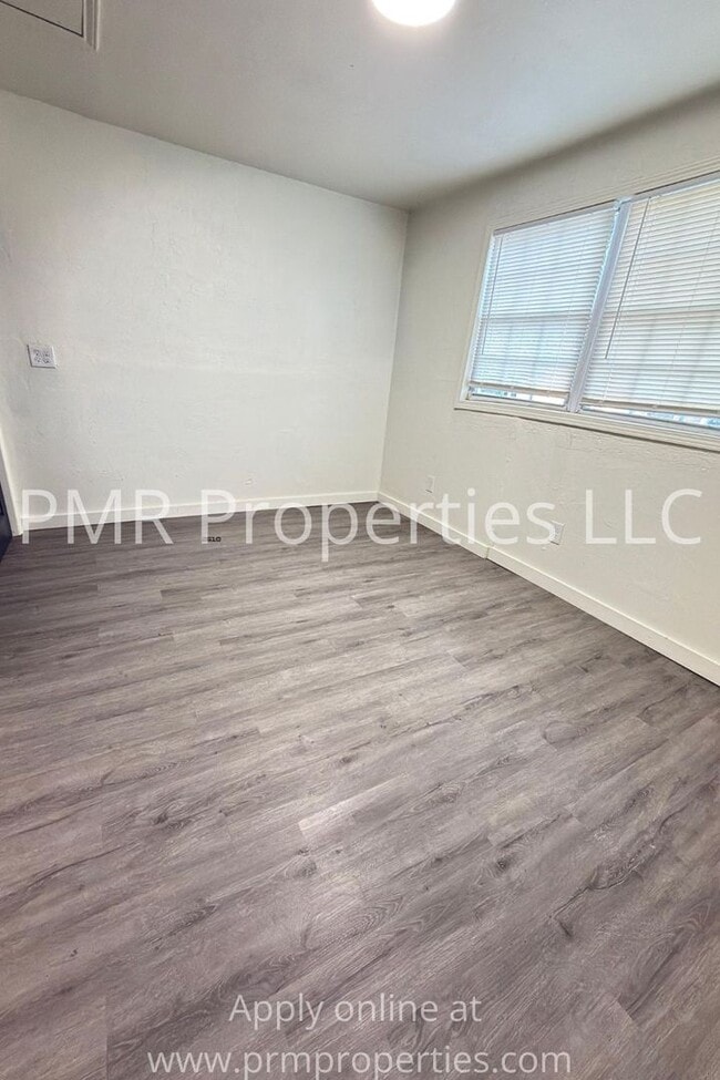 Building Photo - 4 Bedrooms / 2 Bathrooms House