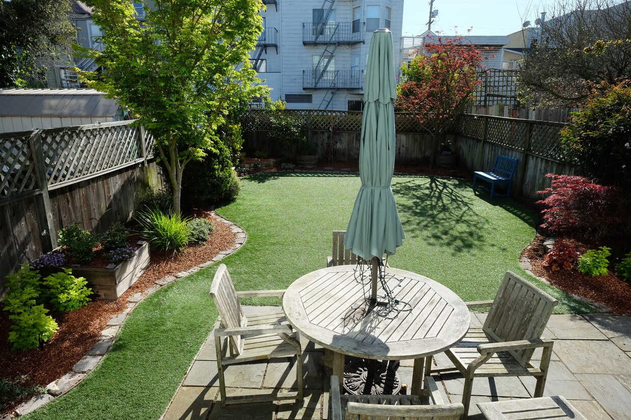 Primary Photo - 556 7th Ave