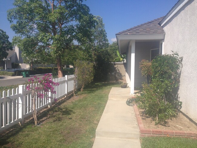 Building Photo - Single Family House