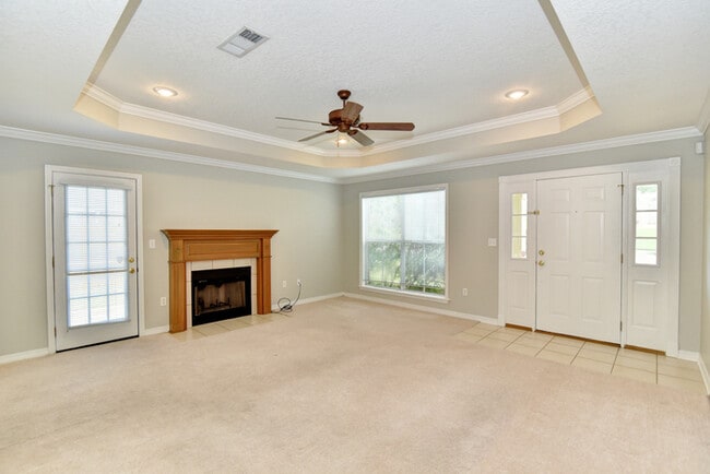 Building Photo - 15065 Warren Dr
